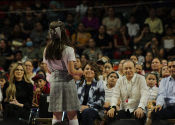 Estudiantes de primaria reciben becas Sonora de Oportunidades en Hermosillo