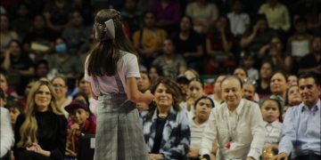 Estudiantes de primaria reciben becas Sonora de Oportunidades en Hermosillo