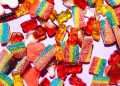 Alertan sobre riesgos de colorantes sintéticos en alimentos dirigidos a la infancia