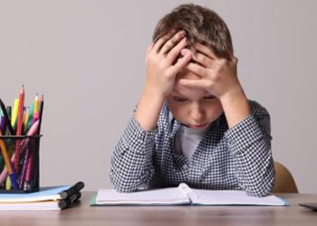 Dificultades de aprendizaje pueden detectarse desde los primeros años escolares: especialista