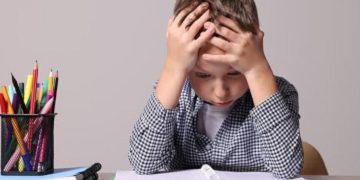 Dificultades de aprendizaje pueden detectarse desde los primeros años escolares: especialista
