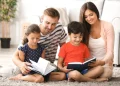 Entre libros y sonrisas: la lectura en familia fortalece la unión y el aprendizaje