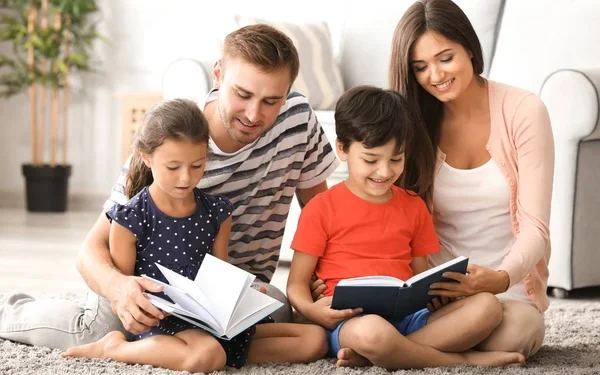Entre libros y sonrisas: la lectura en familia fortalece la unión y el aprendizaje