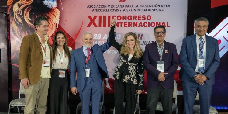 Asume Edith Ruiz Gastélum la presidencia de AMPAC; impulsará prevención cardiovascular, investigación y educación médica
