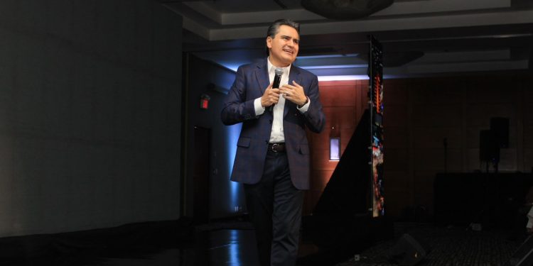 Gildardo Real manifestó su intención de participar en la contienda por la Presidencia Municipal de Hermosillo, al presentar un proyecto que, dijo, busca reunir a la ciudadanía para dar continuidad al desarrollo de la capital sonorense y consolidar los avances alcanzados en los últimos años.