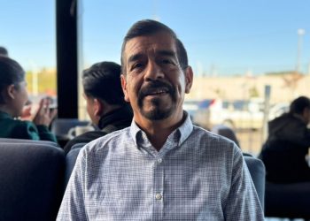 Maestro Julio Hernández Román celebra 49 años de servicio a la educación