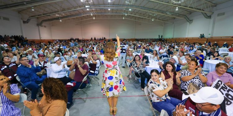 Lorenia Valles destaca avances en infraestructura y apoyos sociales para comunidades de Álamos