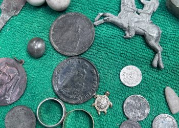 Detectores de metal rescatan fragmentos de la historia de Sonora bajo tierra