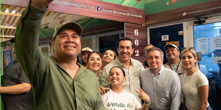 Omar Del Valle recorre mercados, dialoga con jóvenes y escucha demandas de vecinos en Hermosillo