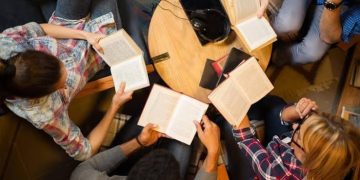 Juan Carlos Puebla recomienda tres novelas para descubrir otras épocas y reflexionar sobre el presente