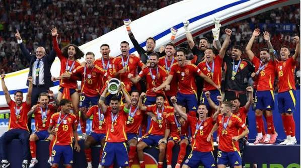 España levanta la Copa