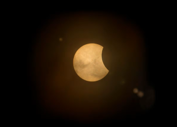 Eclipse lunar ilumina el cielo de Sonora