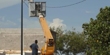 Mejoran alumbrado en Ocotillo con rehabilitación de 120 luminarias