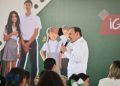 Supervisan entrega de uniformes y calzado escolar gratuito en Hermosillo