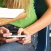 El celular vuelve a las aulas: entre la herramienta y la distracción