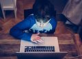 Tecnología sin supervisión: las señales de alerta que padres deben identificar