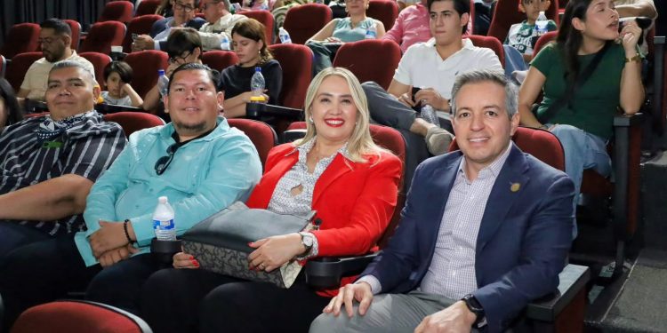 Lleva Omar del Valle Colosio actividades culturales a colonias y comunidades de Sonora