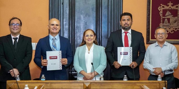 Rinde Karla Córdova segundo informe de gobierno ante el Cabildo de Guaymas