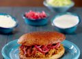 Pambazos yucatecos de cochinita pibil