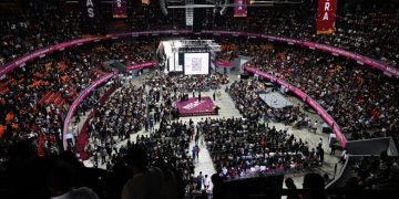 Fortalece Durazo apoyo a estudiantes con becas, uniformes y mejores escuelas