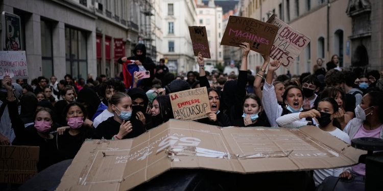 Protestas en Francia evidencian el desencanto de los jóvenes con el Estado de bienestar