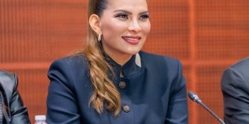 Destaca Lorenia Valles aportación económica del trabajo de cuidados