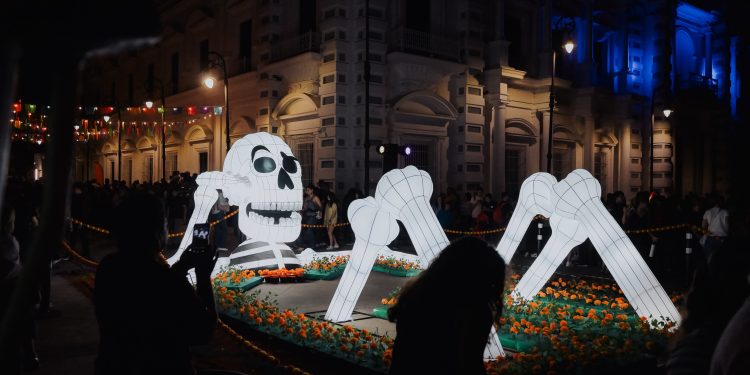 Reúne Marcha de las Catrinas a más de 12 mil personas en Hermosillo